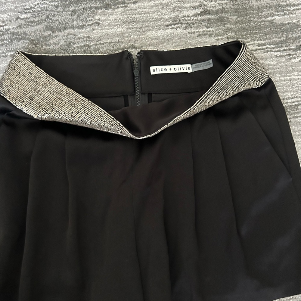 Alice & Olivia size 4 black Conry Embellished Pleated Shorts